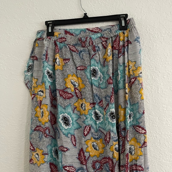 BCBGeneration Floral Print Set - Picture 10 of 11